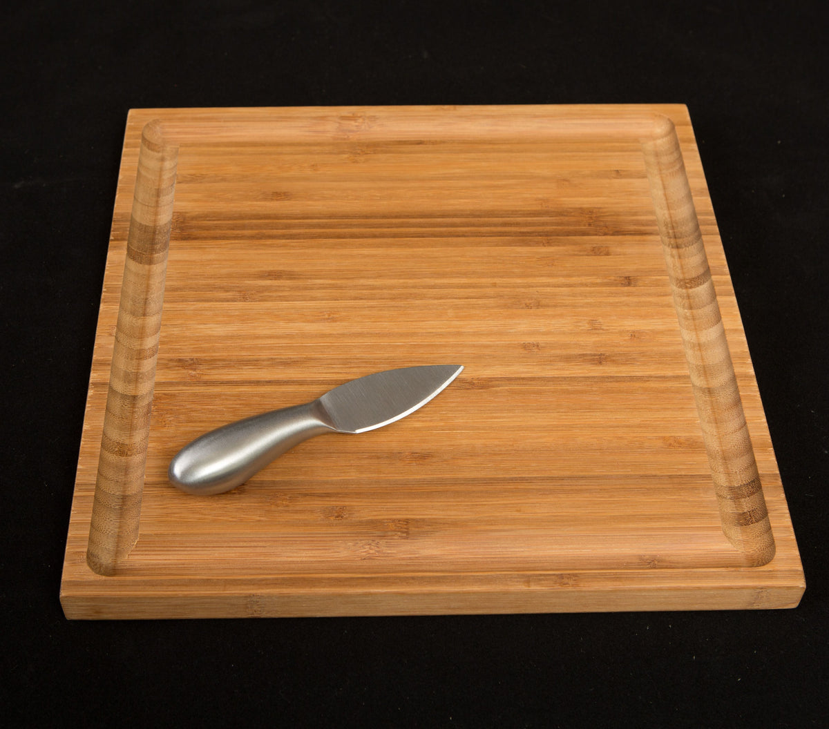 11x11 Cutting Board & Cheese Knife Set